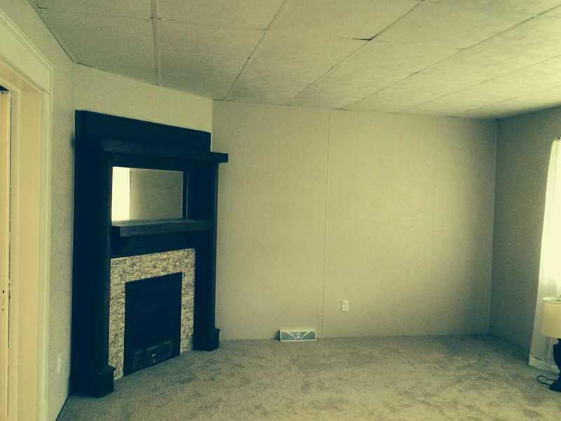 1727 Savannah Road New Castle, PA 16101 - Photo 4 of 8 Living Room.