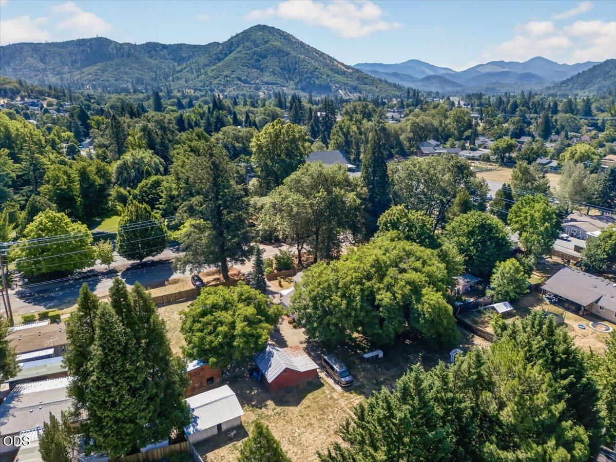 295 West Evans Creek Road Rogue River, OR 97537 - Photo 46 of 60