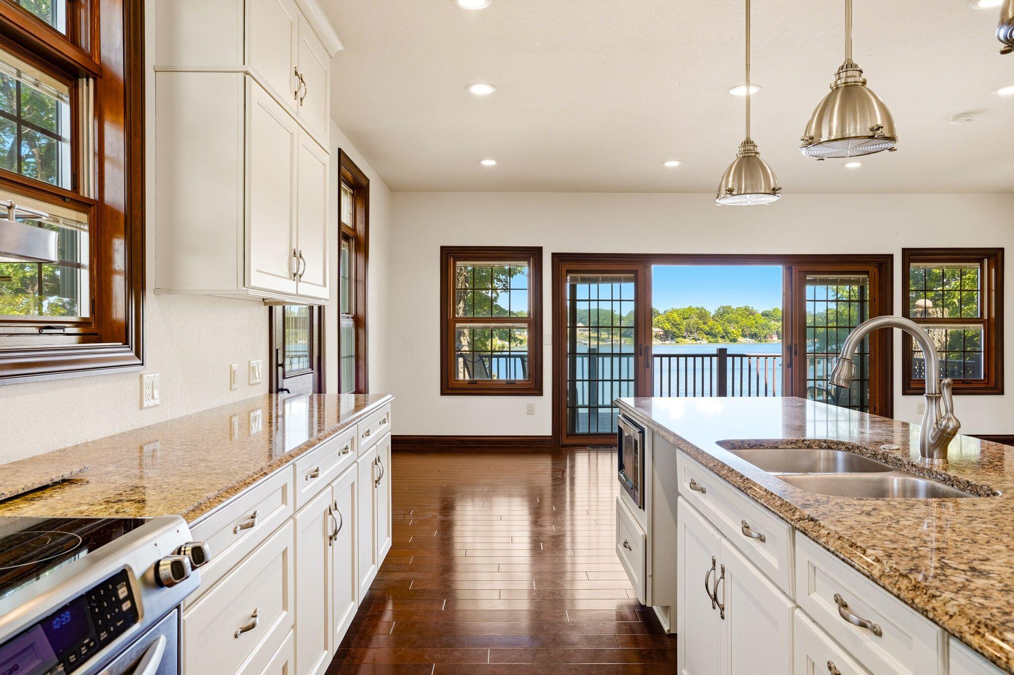2125 North Peninsula Road Summit, WI 53066 - Photo 17 of 39 Kitchen