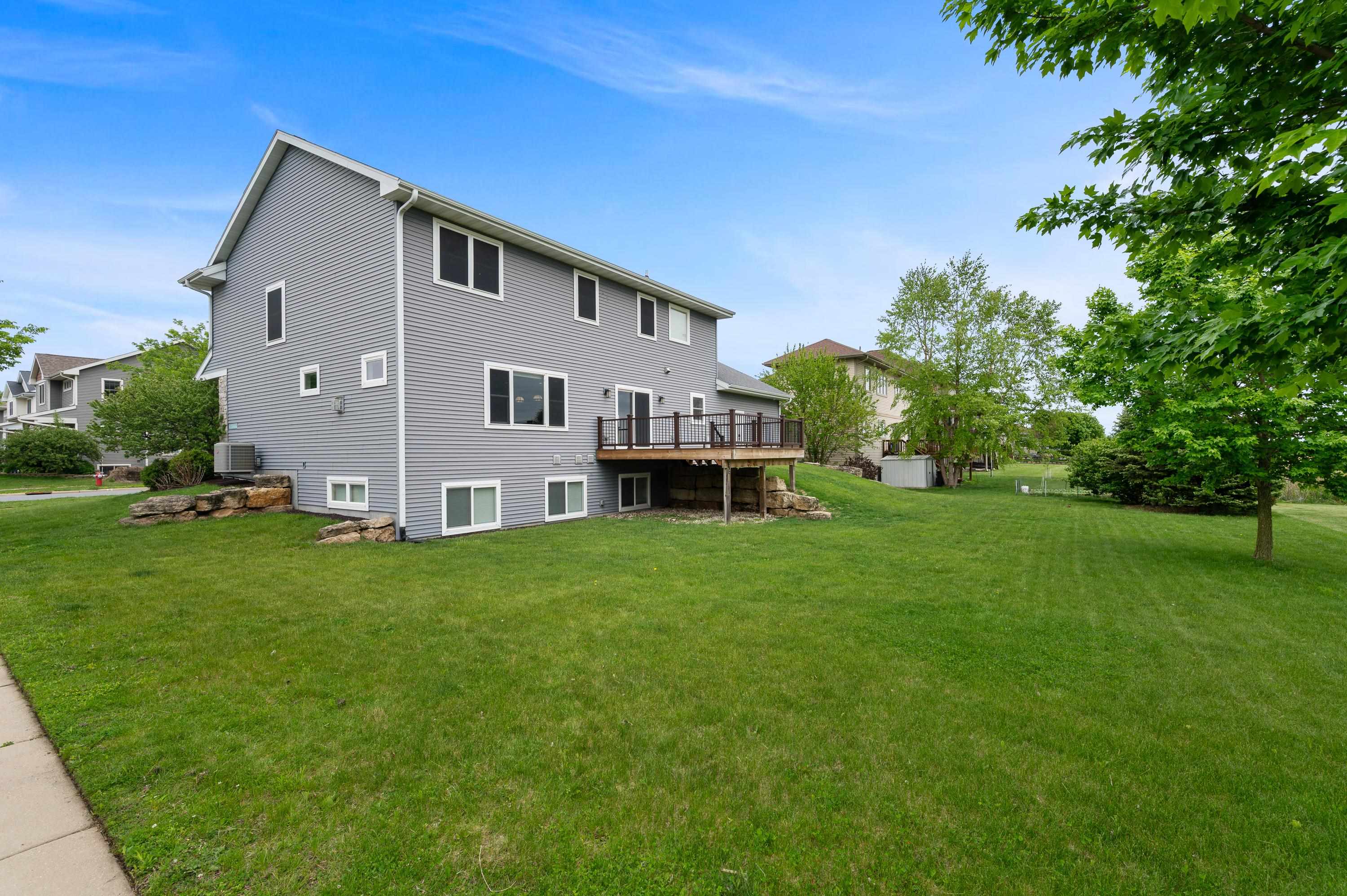 9333 Spirit Street Middleton, WI 53562 - Photo 4 of 57