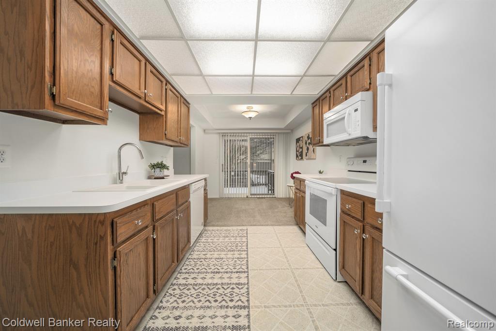 250 Meadow Bridge Drive Rochester Hills, MI 48307 - Photo 11 of 39