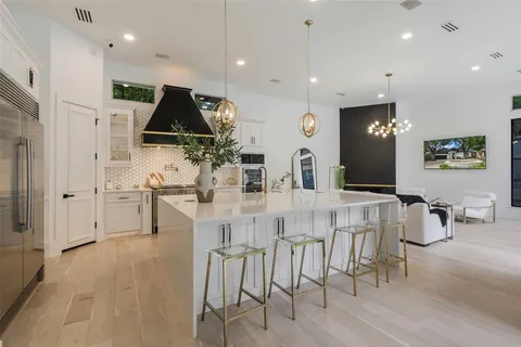 $1,499,975 | 4373 West Northwest Highway, Dallas, TX 75220