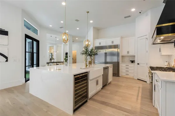 $1,499,975 | 4373 West Northwest Highway, Dallas, TX 75220