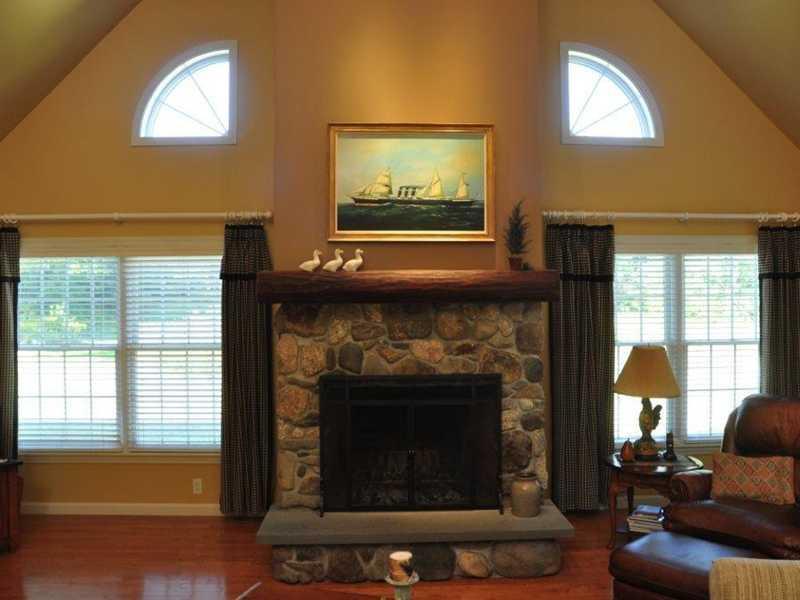 29 Brown Road Pownal, ME 04069 - Photo 12 of 31 Living Room.