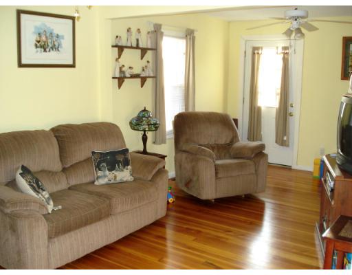 134 Carr Street Springfield, MA 01118 - Photo 5 of 16