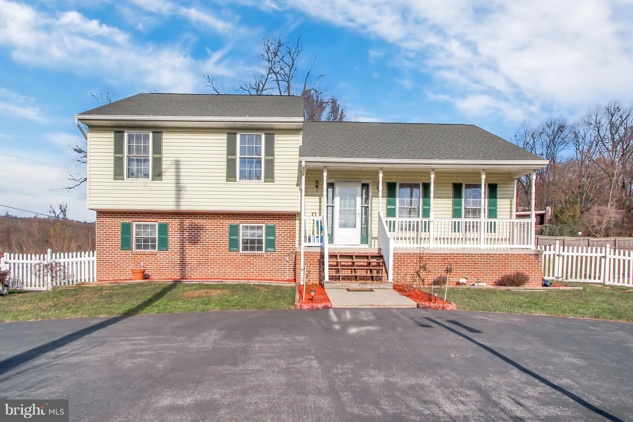 535 East Butter Road York, PA 17406 - Photo 3 of 38