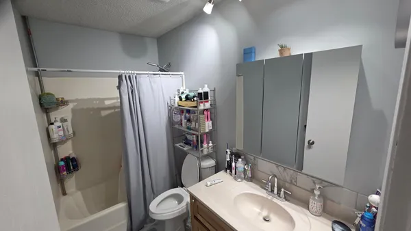 $1,900 | 9461 Ranchview Lane North, Maple Grove, MN 55369