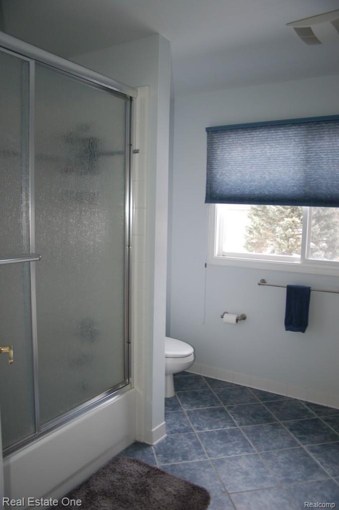 476 Oakbridge Drive Rochester, MI 48306 - Photo 26 of 38 HALL BATH 2.jpg