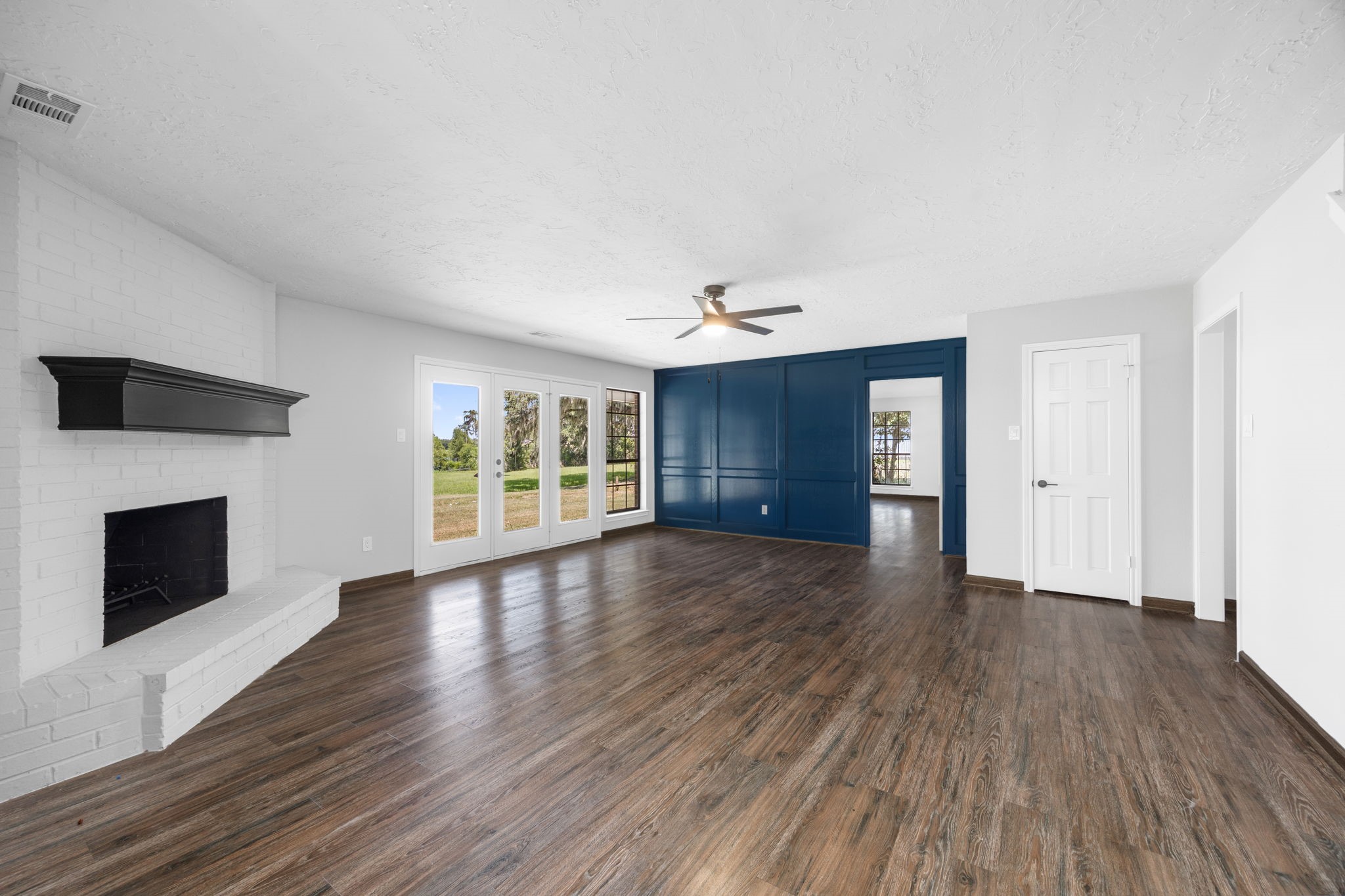 21802 Lake View Road Damon, TX 77430 - Photo 28 of 49 The spacious living room offers endless possibilities for creating a space that's uniquely yours.
