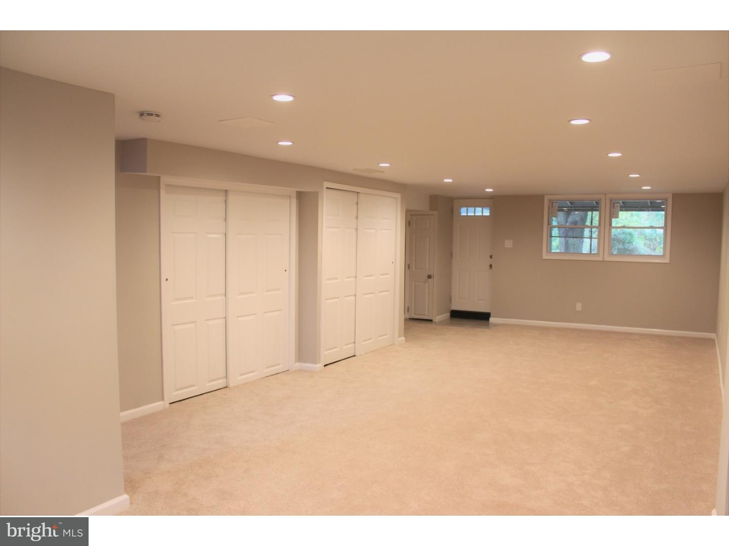 2842 Angus Road Philadelphia, PA 19114 - Photo 22 of 25 Family Room