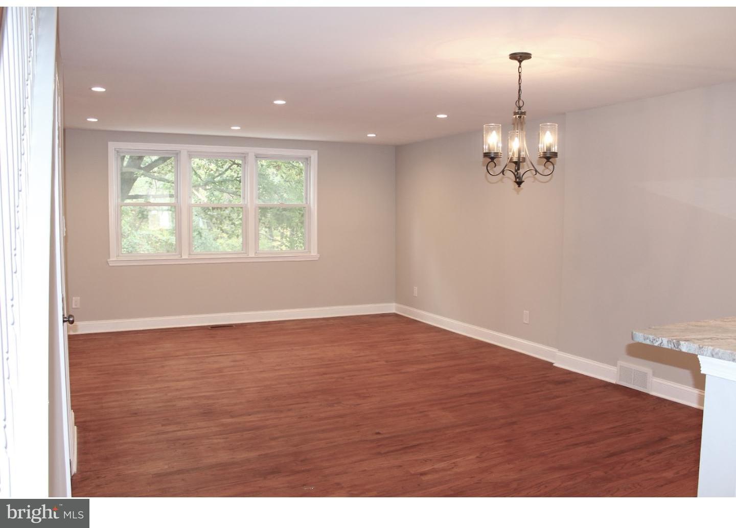 2842 Angus Road Philadelphia, PA 19114 - Photo 8 of 25 Living Room