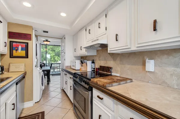 $299,999 | 2303 Bridgewood Drive, Unit 2303, Boca Raton, FL 33434