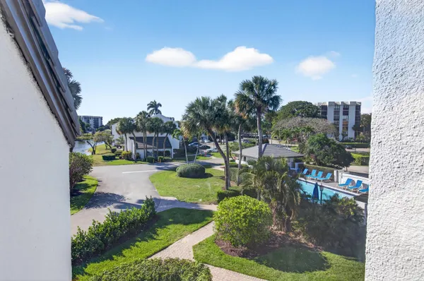 $299,999 | 2303 Bridgewood Drive, Unit 2303, Boca Raton, FL 33434