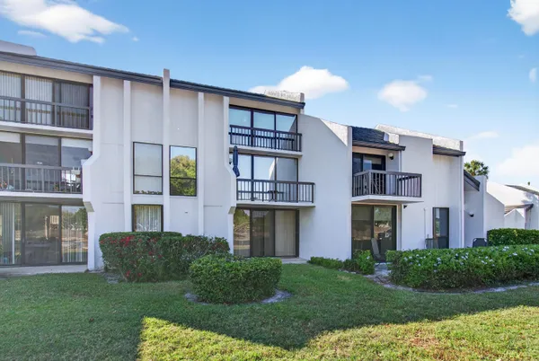 $299,999 | 2303 Bridgewood Drive, Unit 2303, Boca Raton, FL 33434