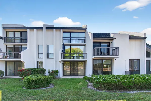 $299,999 | 2303 Bridgewood Drive, Unit 2303, Boca Raton, FL 33434