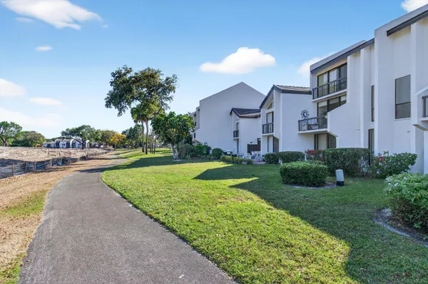 $299,999 | 2303 Bridgewood Drive, Unit 2303, Boca Raton, FL 33434