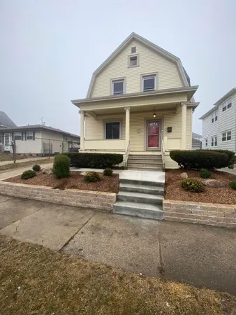 $279,000 | 2028 Carter Street, Racine, WI 53402