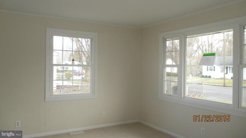129 Friendship Road Elkton, MD 21921 - Photo 2 of 13 Living Room