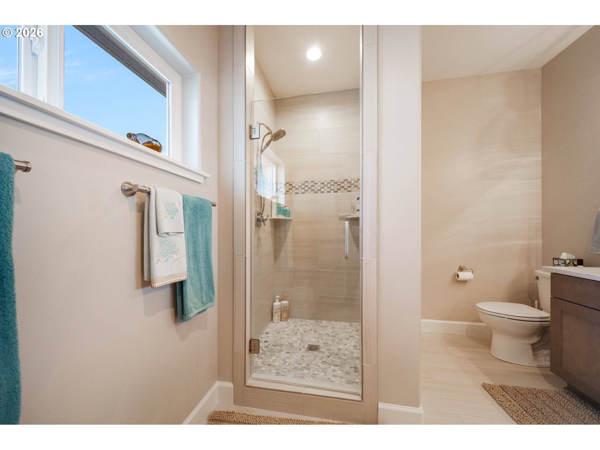 30516 Old Coast Road Gold Beach, OR 97444 - Photo 32 of 41 Owner's Suite Bathroom #2