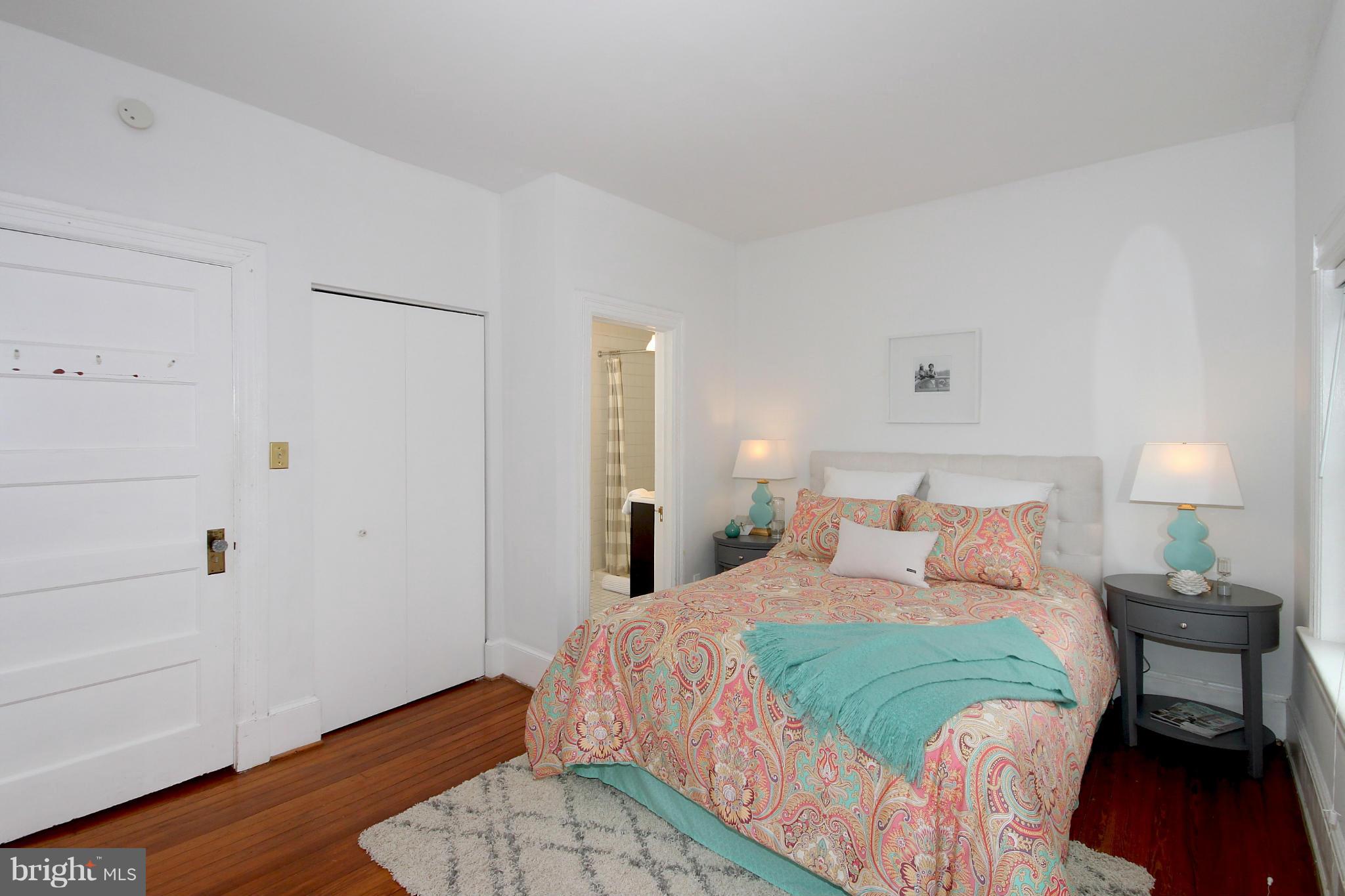 1200 East Capitol Street Northeast, Unit 7 Washington, DC 20002 - Photo 14 of 30 Bath (Master)