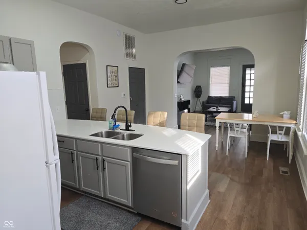 $2,200 | 1728 North Delaware Street, Indianapolis, IN 46202