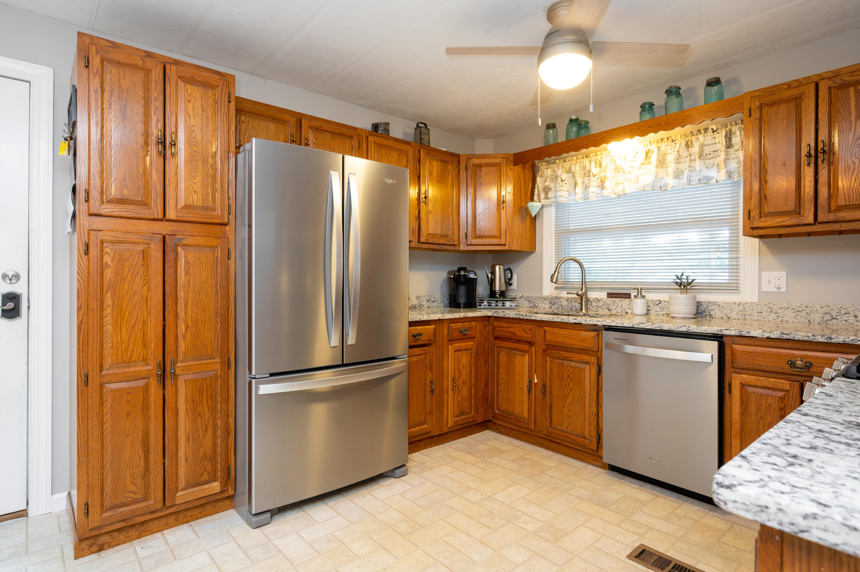 596 Mitchell Road Kingsport, TN 37663 - Photo 3 of 62 Upstairs Kitchen