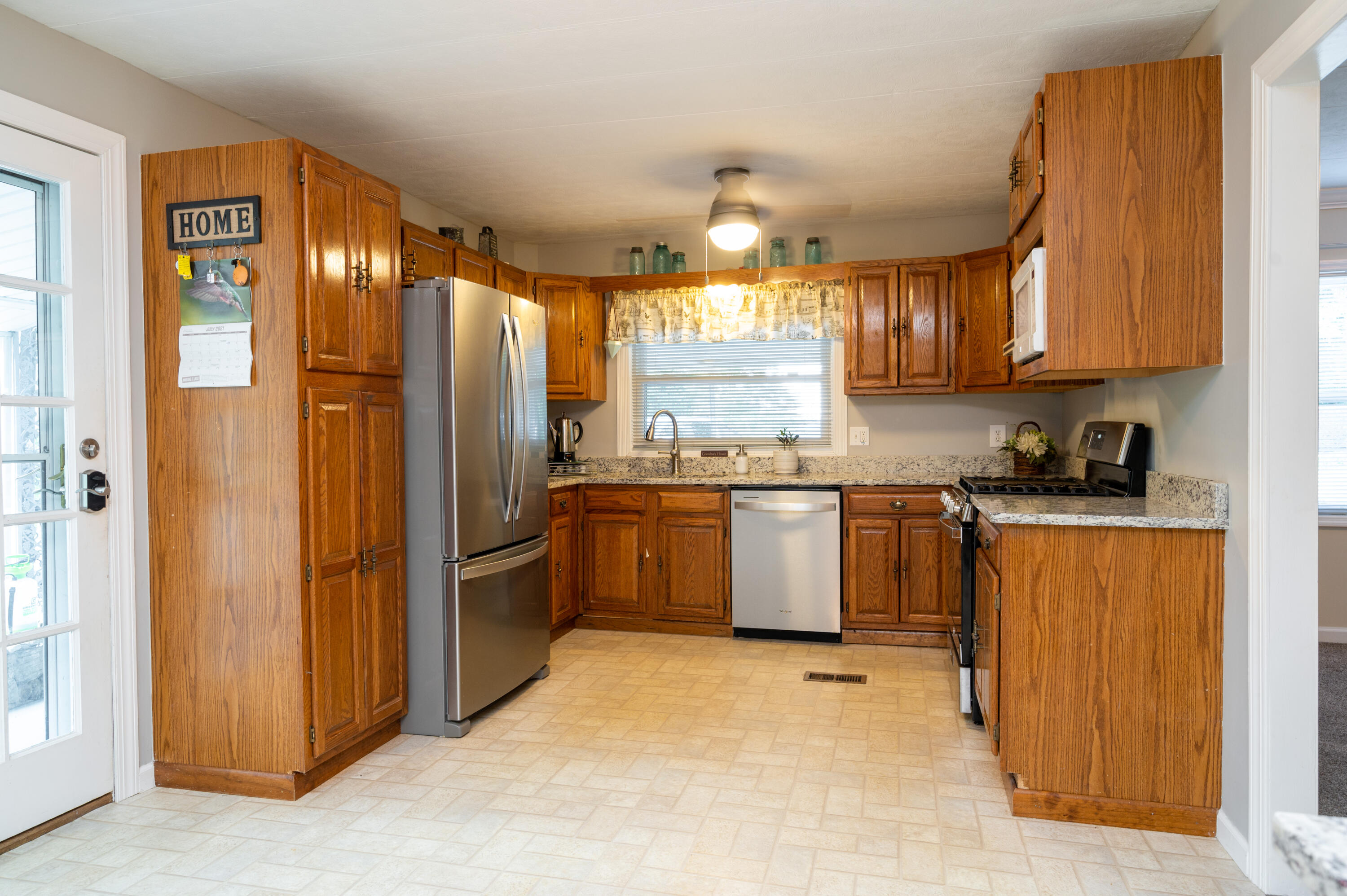 596 Mitchell Road Kingsport, TN 37663 - Photo 4 of 62 Mitchell Rd-21