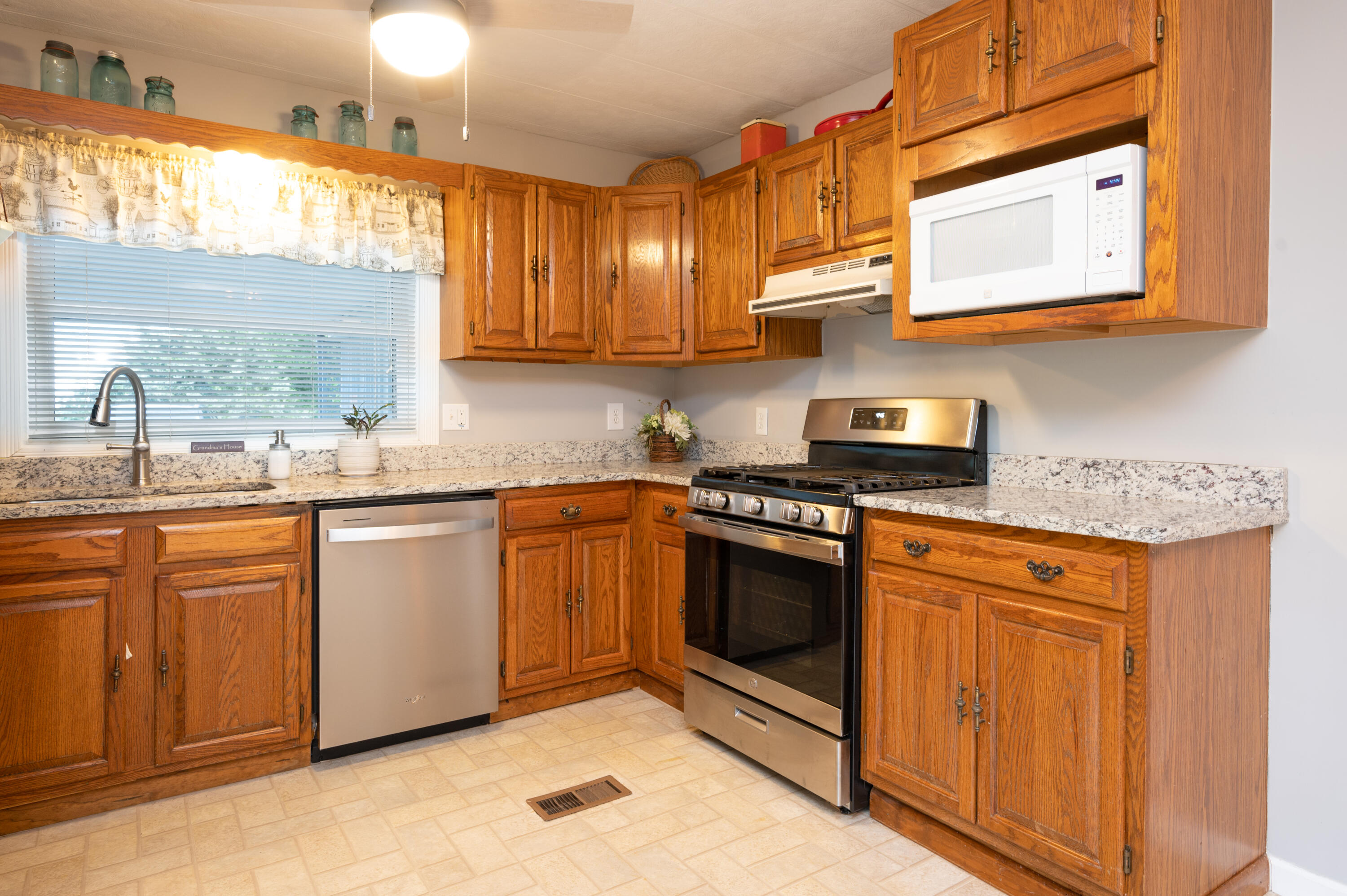 596 Mitchell Road Kingsport, TN 37663 - Photo 5 of 62 Mitchell Rd-23