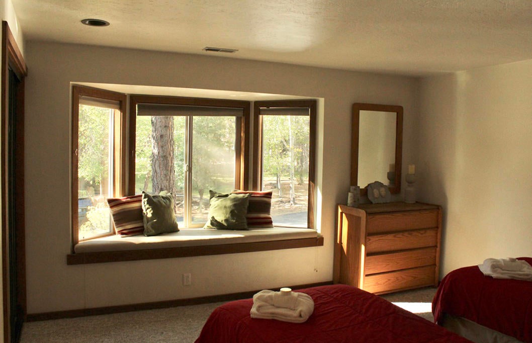 57326-12 Beaver Ridge Loop Sunriver, OR 97707 - Photo 11 of 24 11-Gbed-R12