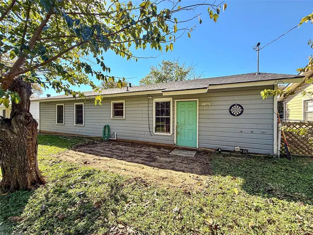 $215,000 | 516 Northwest Renfro Street, Burleson, TX 76028