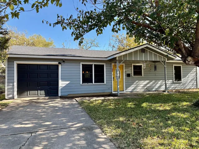 $215,000 | 516 Northwest Renfro Street, Burleson, TX 76028