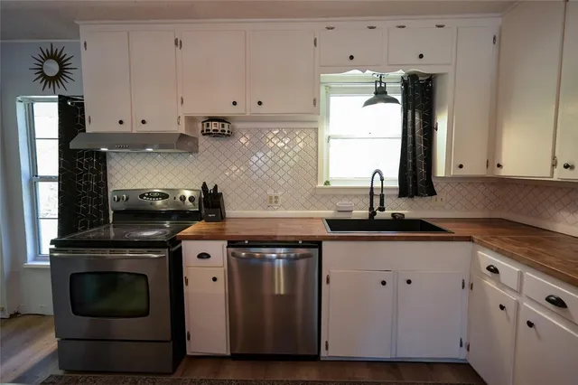 $215,000 | 516 Northwest Renfro Street, Burleson, TX 76028