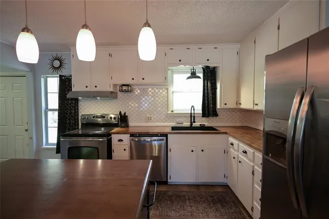 $215,000 | 516 Northwest Renfro Street, Burleson, TX 76028