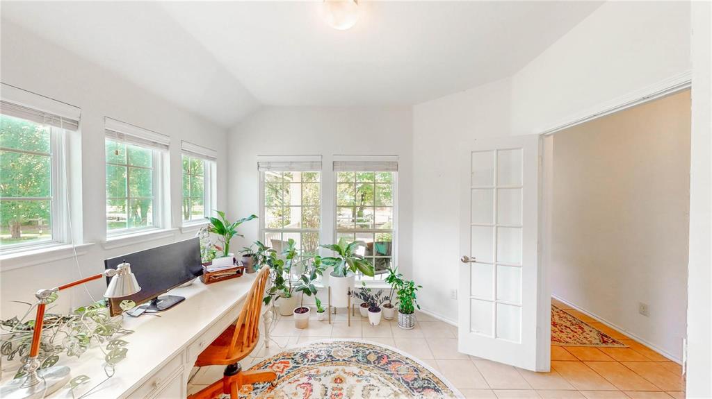 1808 Dr Sanders Road Providence Village, TX 76227 - Photo 7 of 31 a living room with furniture and a potted plant