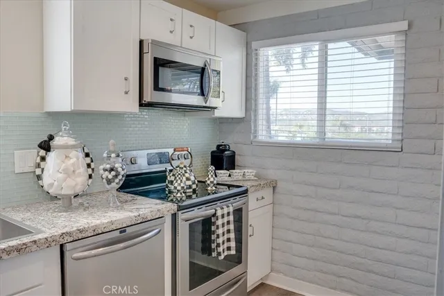 $425,000 | 22346 Canyon Club Drive, Canyon Lake, CA 92587