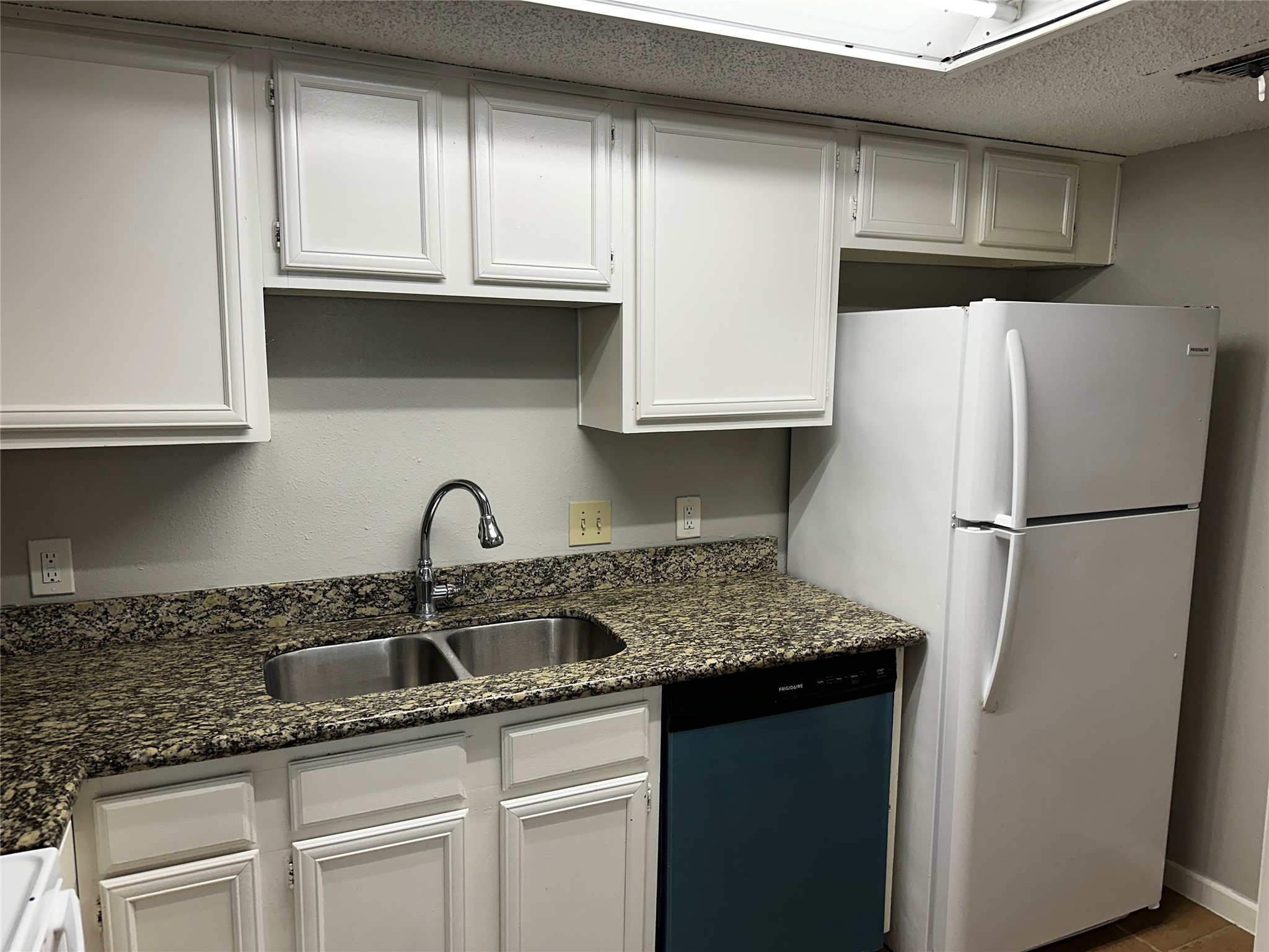 3756 Tanglewilde Street, Unit 8D Houston, TX 77063 - Photo 5 of 14 a kitchen with stainless steel appliances granite countertop a refrigerator sink and cabinets