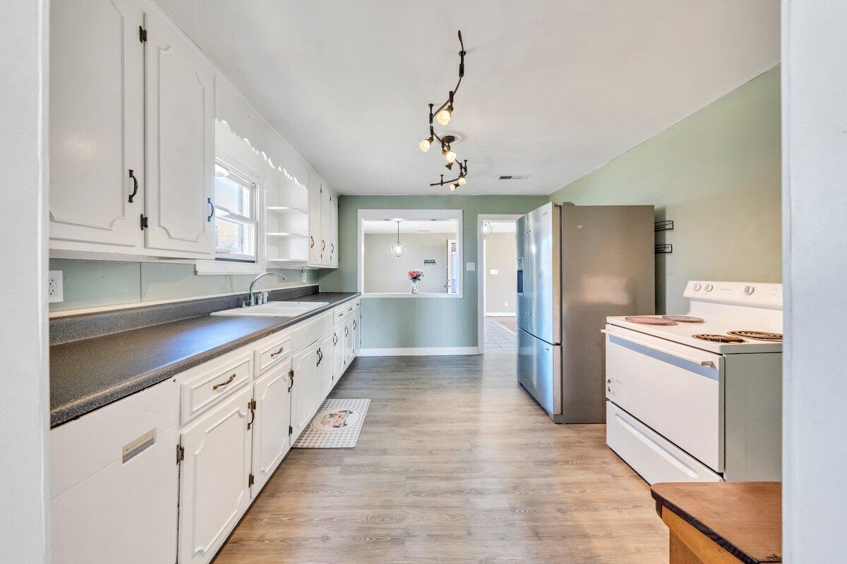586 Doe Run Road Rocky Mount, VA 24151 - Photo 7 of 31 Kitchen