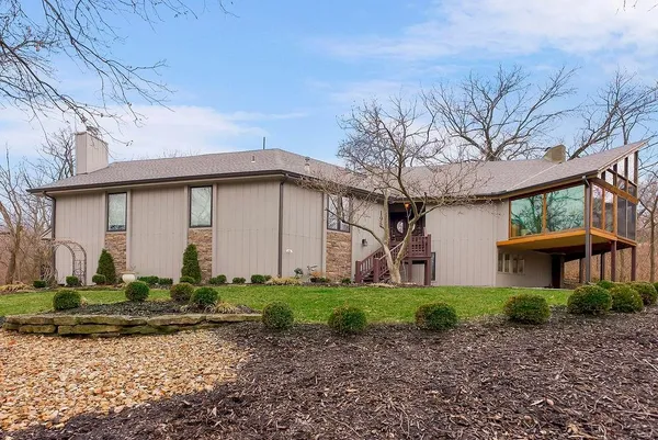 $1,299,000 | 196 Glenview Circle, Lake Quivira, KS 66217