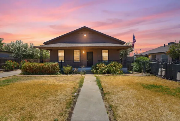 $279,900 | 1009 West Grove Avenue, Visalia, CA 93291