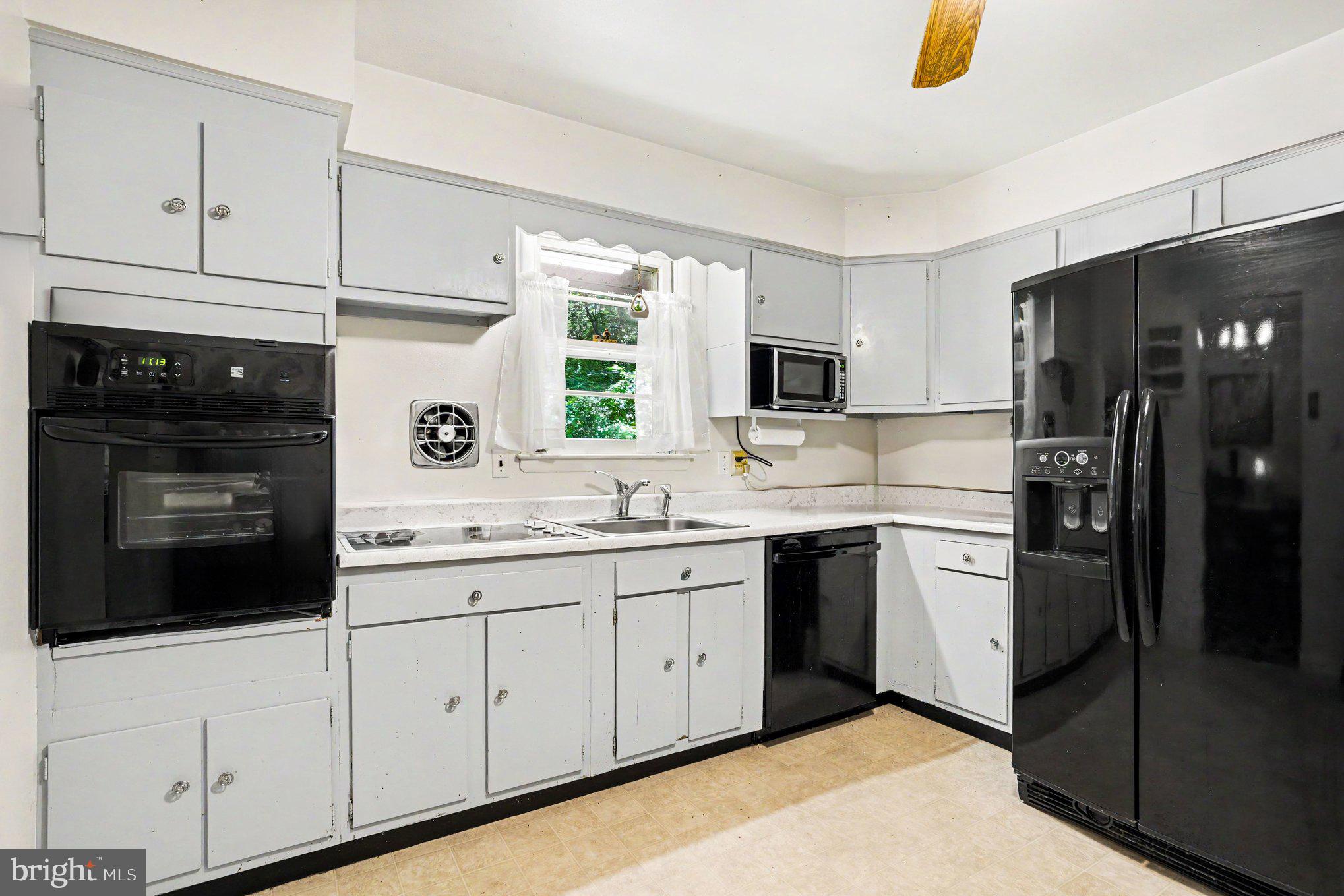 2604 Cub Hill Road Baltimore, MD 21234 - Photo 9 of 24