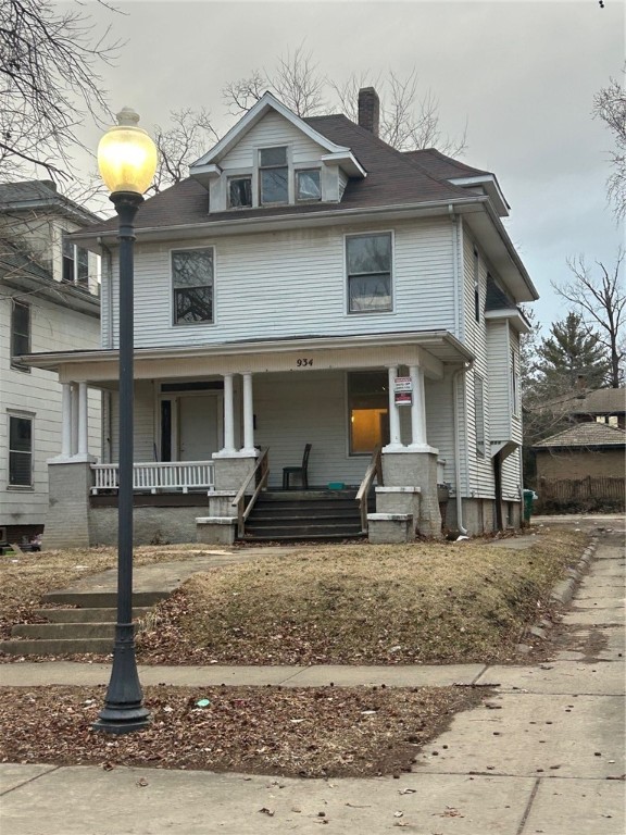 934 West Main Street Decatur, IL 62522 - Photo 1 of 1 a front view of a house with garden