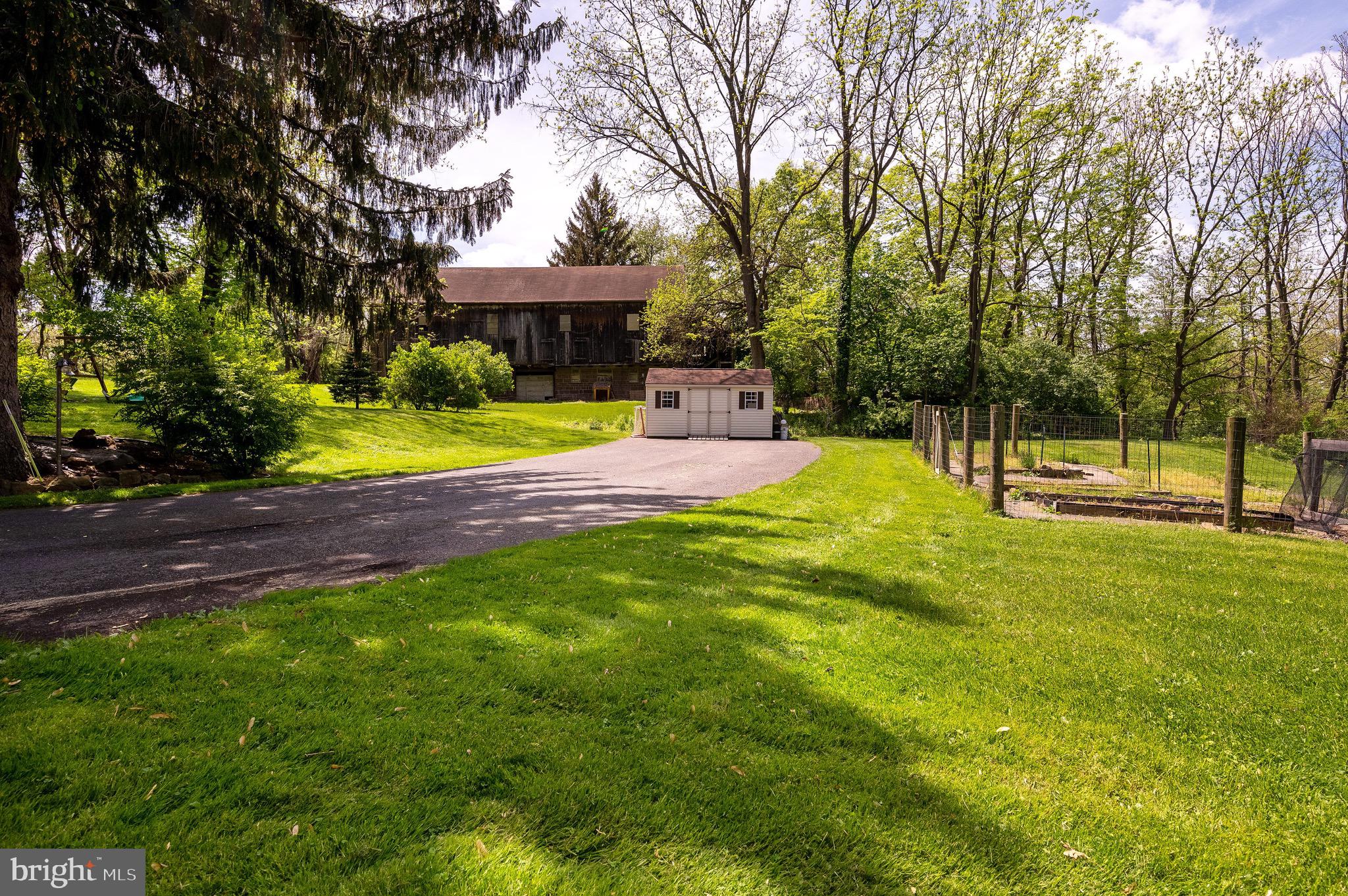 409 Mountain View Road Reading, PA 19607 - Photo 22 of 26