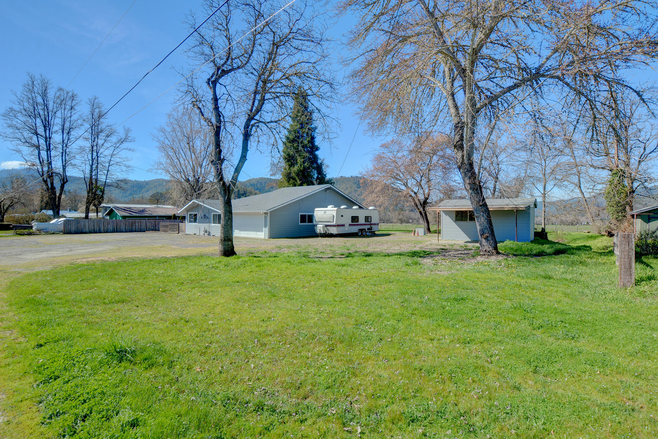 7441 Maple Lane Central Point, OR 97502 - Photo 3 of 68 03