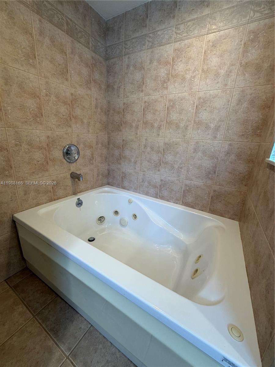 6760 Southwest 40th Street, Unit 41 Davie, FL 33314 - Photo 46 of 51 a bathroom with a bathtub