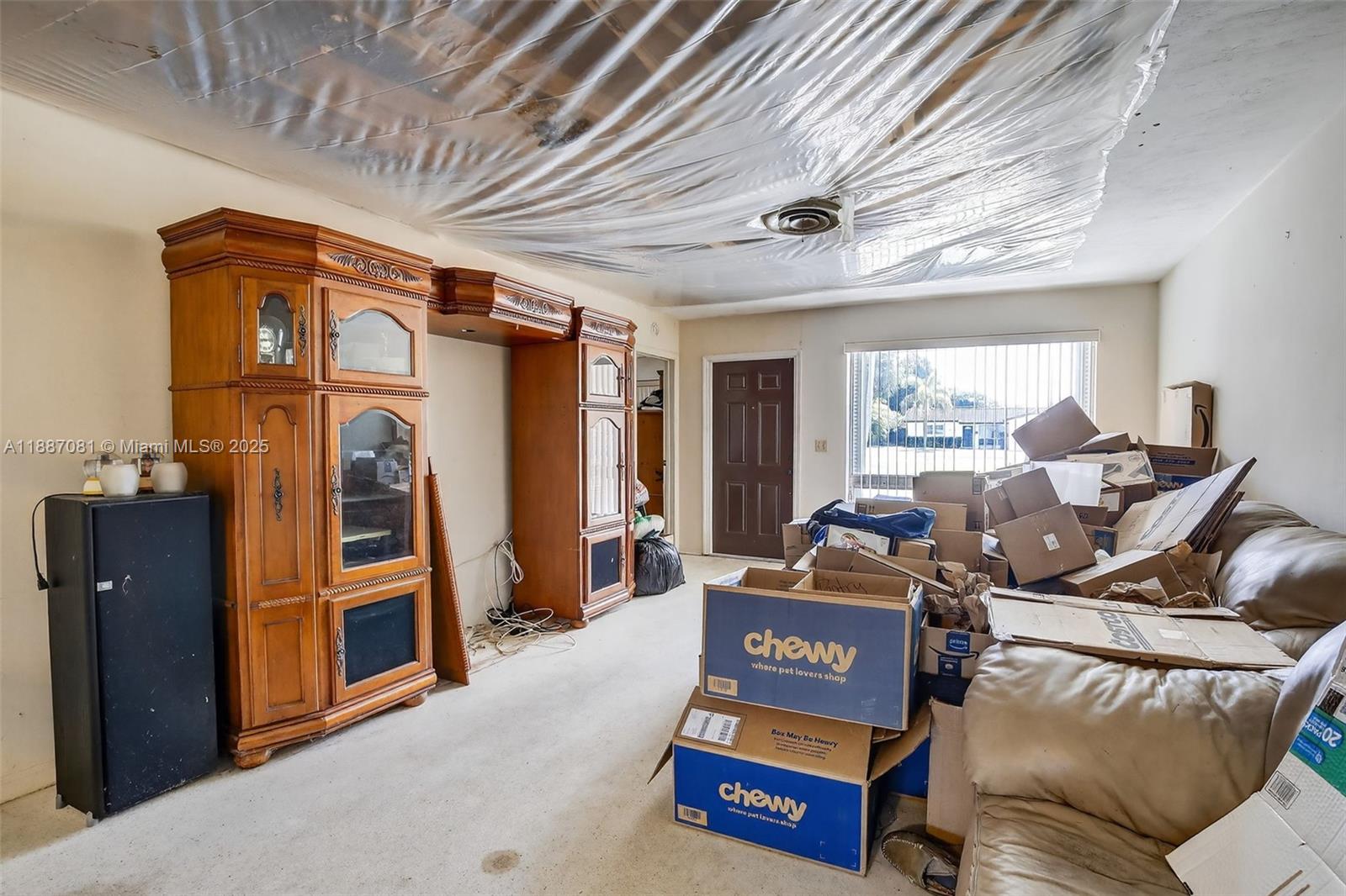 4315 West Park Road Hollywood, FL 33021 - Photo 9 of 24 a living room with furniture