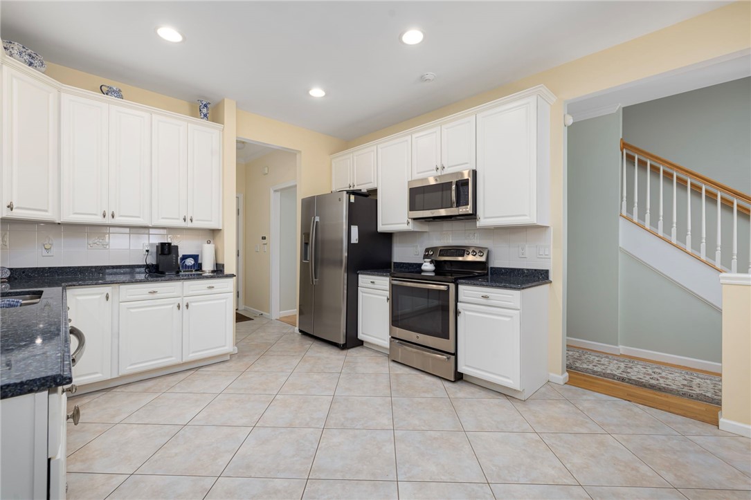 217 Rolling Hill Road, Unit 217 Portsmouth, RI 02871 - Photo 9 of 49