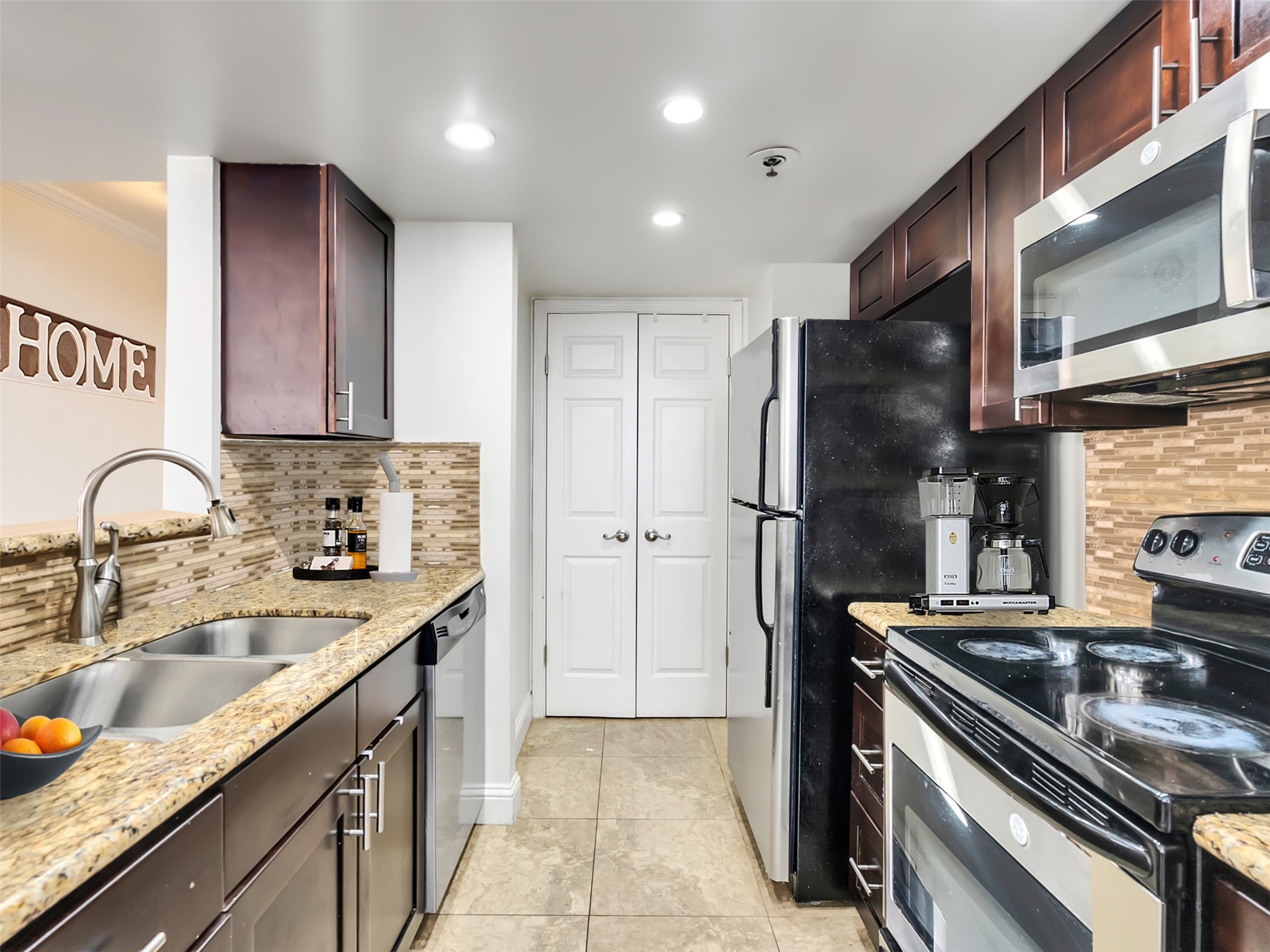 3525 Sage Road, Unit 1210 Houston, TX 77056 - Photo 4 of 20 Gallery Image 4