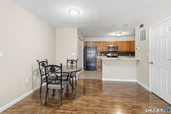 $250,000 | 302 Ashmead Cmns, Unit 302, Enfield, CT 06082