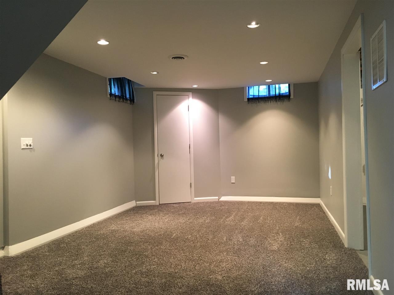 345 Jamestown Road Macomb, IL 61455 - Photo 11 of 17 Gallery Image 11