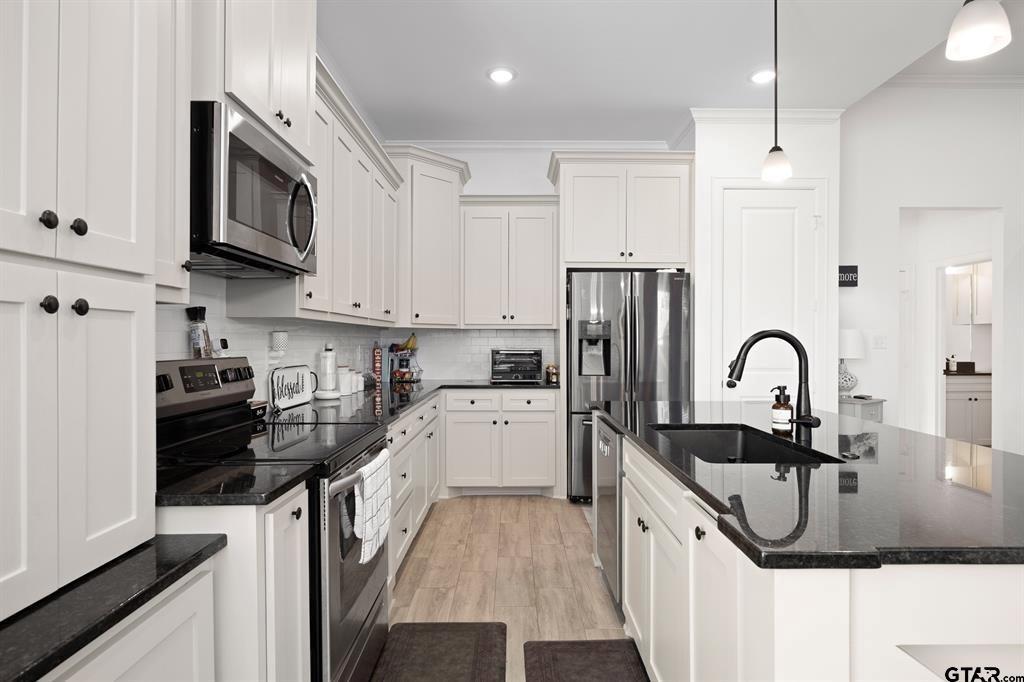 110 Rose Row Lane Winona, TX 75792 - Photo 13 of 39